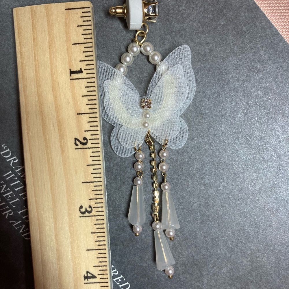 🌟 Beautiful Butterfly 🦋 White Long Earrings - Picture 5 of 5